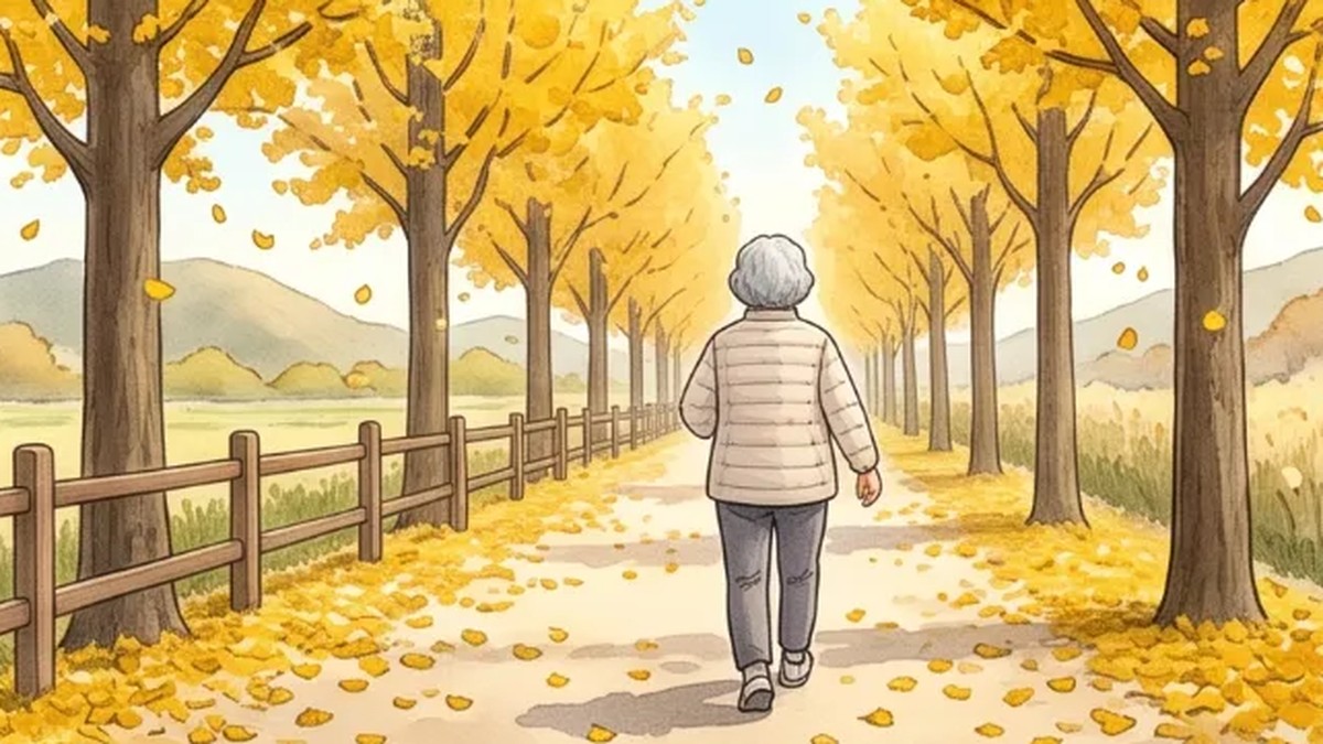 노란 은행잎이 떨어진 동네 둘레길을 지팡이 없이 힘차게 걸어가는 할머니의 뒷모습을 멀리서 그린 수채화
